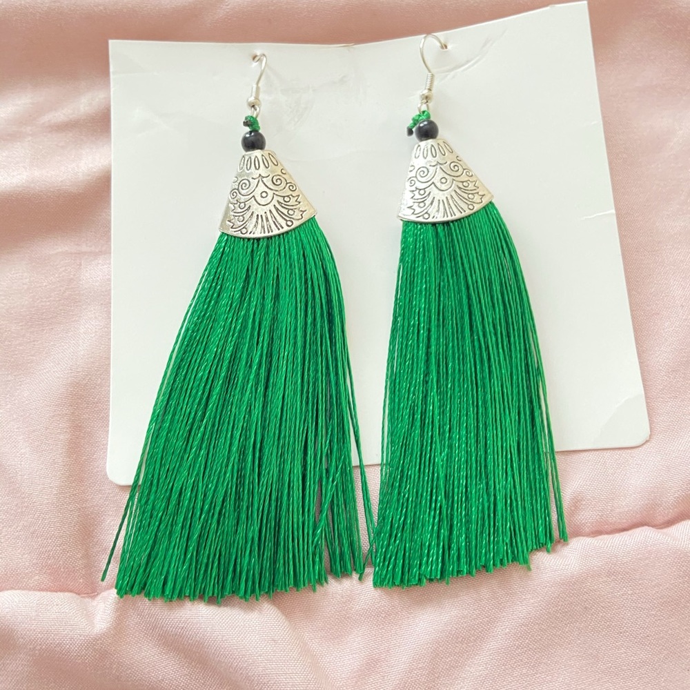 Absolutely beautiful pair of earrings green news